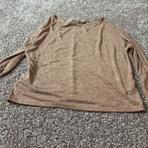 Basic Lightweight Brown Long Sleeve Top. No size but fits like an extra large.